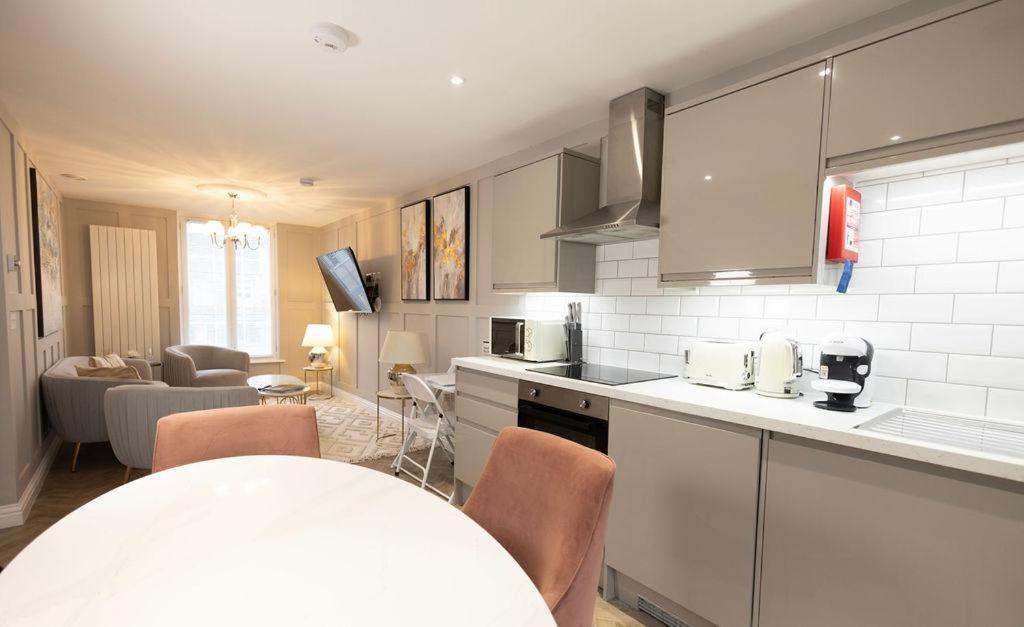 Harper Luxe Serviced Apartments Данстейбл Екстер'єр фото